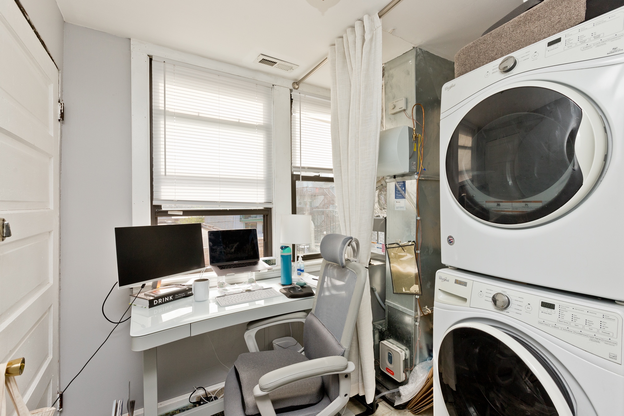 Building Photo - 3253 N Kenmore Ave