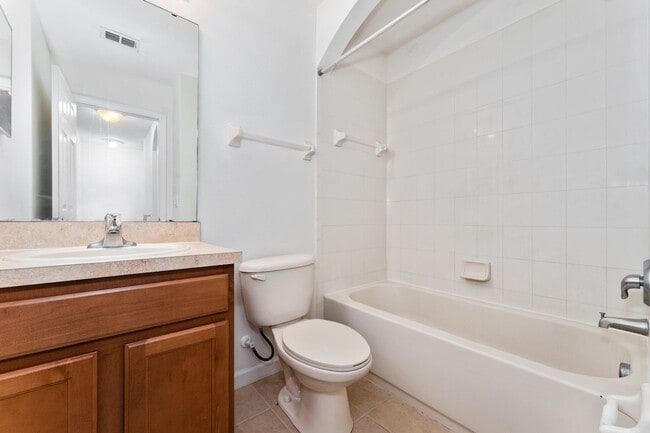 Building Photo - Nice 3/2.5 Townhouse with 2-Car Garage in ...