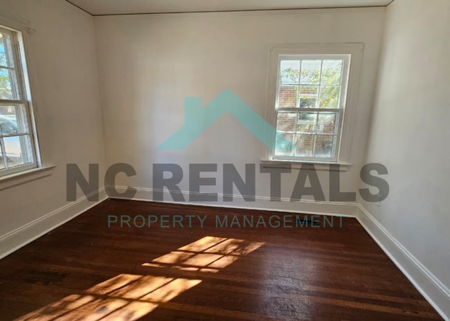 Building Photo - 1006 Panola St