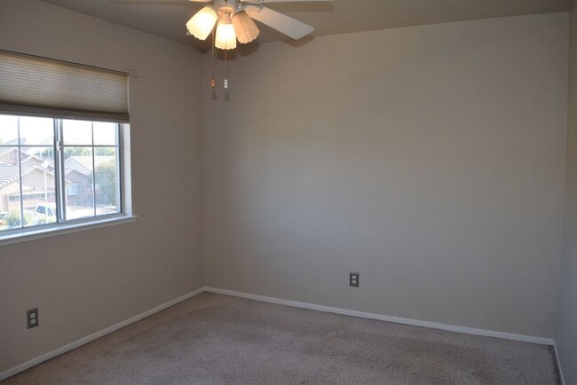 Building Photo - 1608 Poppy Cir