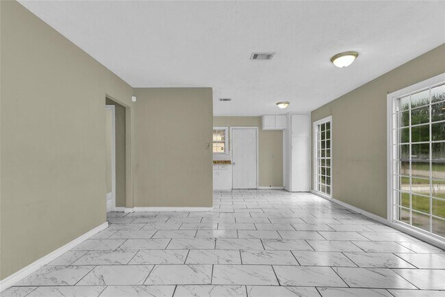 Building Photo - 5618 Malmedy Rd