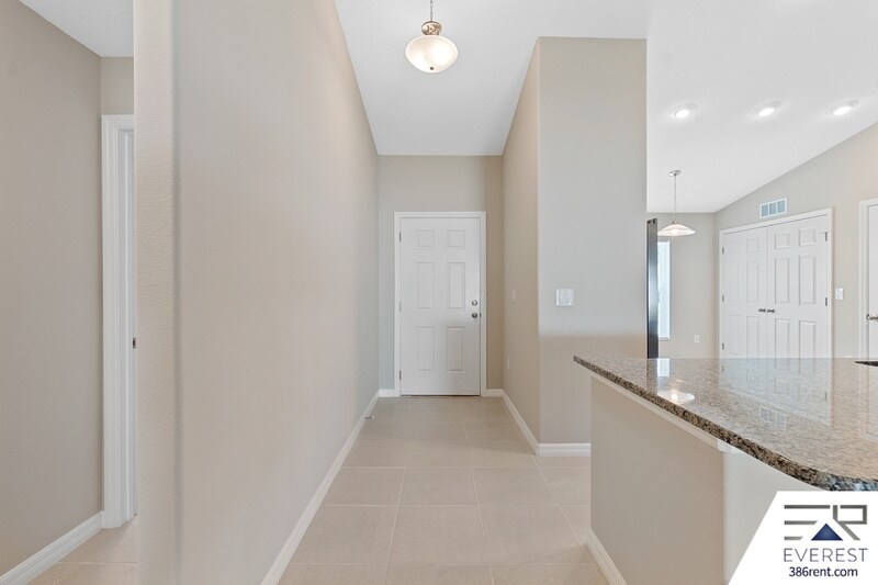 Building Photo - 23 Ryding Ln