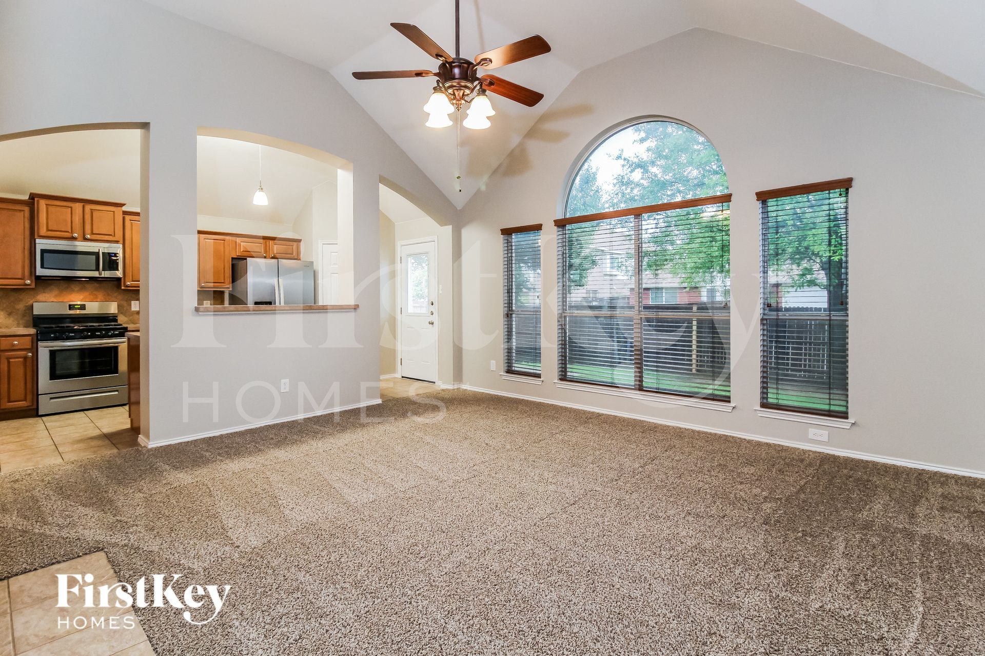 Building Photo - 1233 Logan Dr