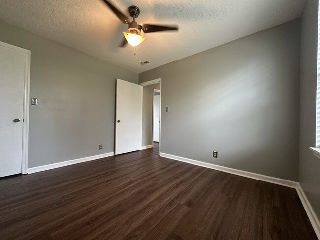 Building Photo - 361 Dupuis Dr