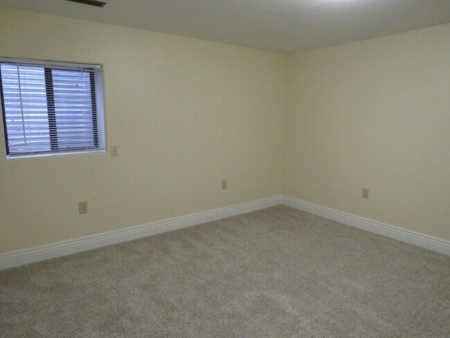 Building Photo - 5 Bed/ 3 Bath/ 3 Car Garage Gorgeous Executive Home in Coveted Castlewood Subdivision