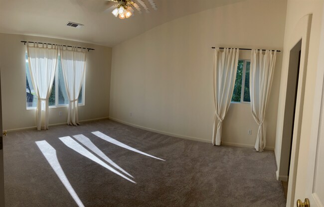 Building Photo - 2913 Esta Ave