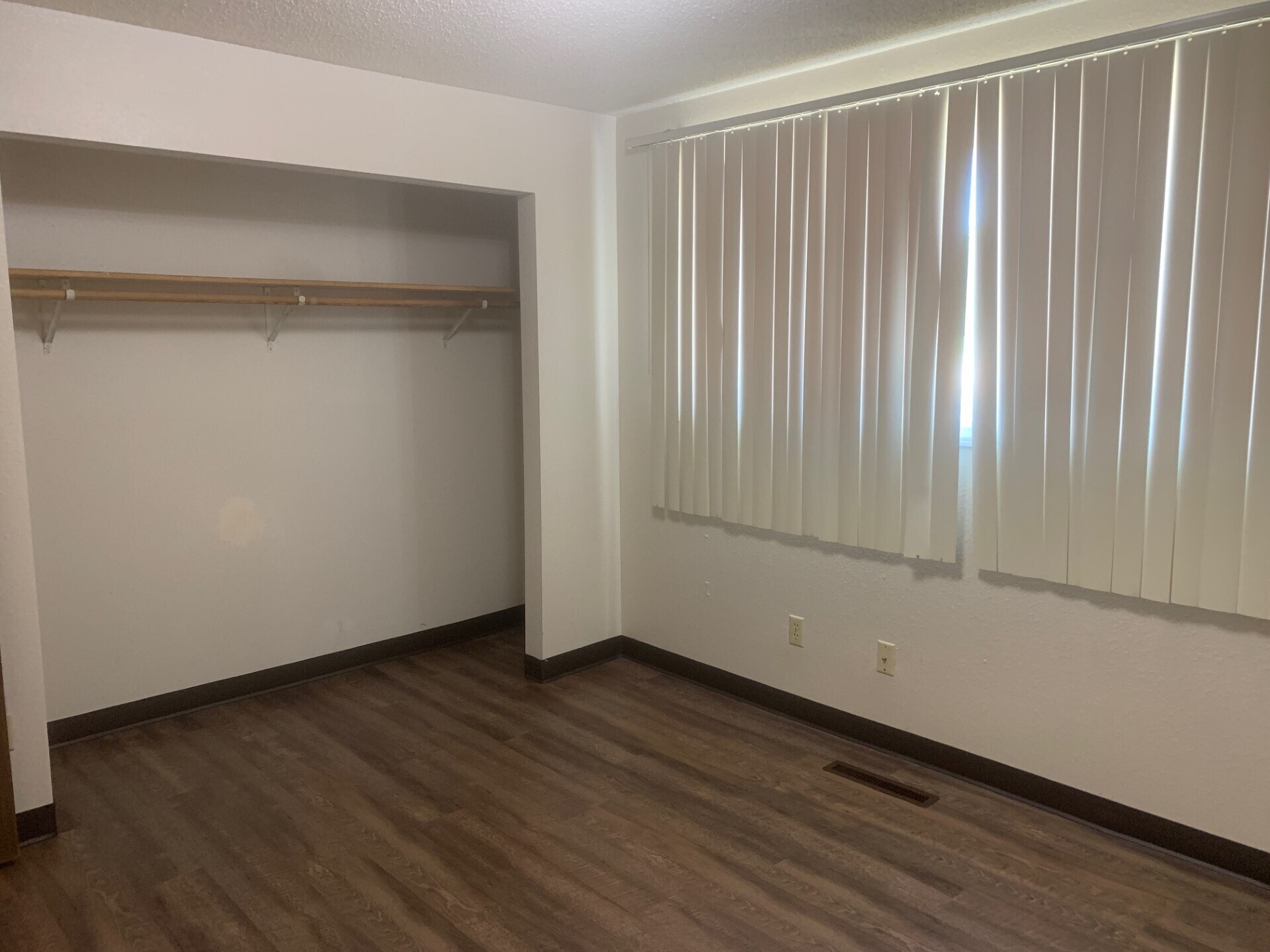 Building Photo - 8 8th St W