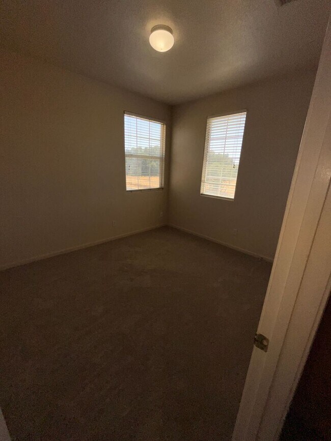 Building Photo - 5 Bed | 3.5 Bath | 2368 SF | 2 Car garage | Two Story | Tenant pays $175 for WS&G