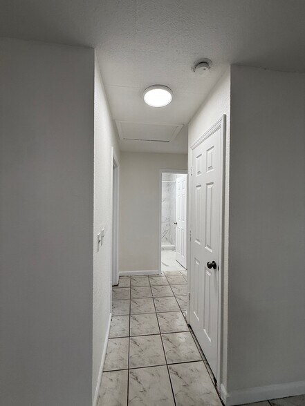 Building Photo - 1131 W 26th St