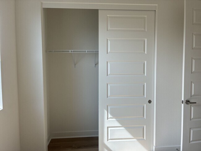 Building Photo - Modern 3-story townhouse in Ontario-MOVE-IN SPECIAL $2595 FOR FIRST 3 MONTHS!