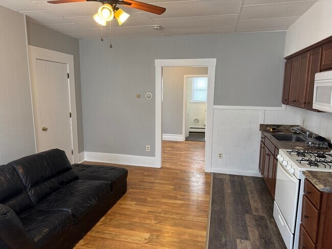 Building Photo - 148 Maxfield St