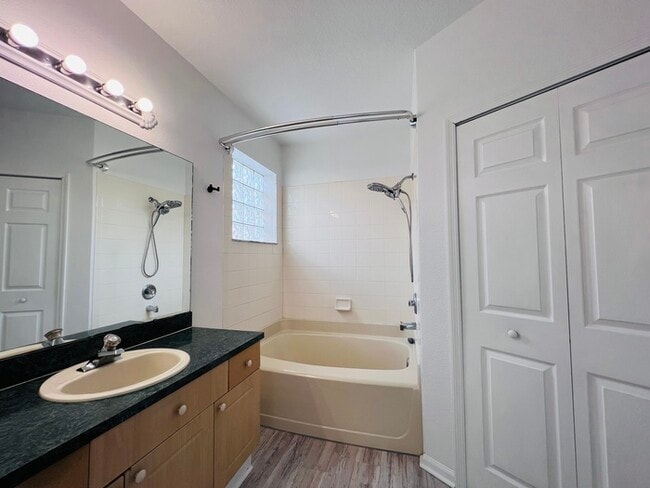 Building Photo - PRICE REDUCED!! Beautifully Updated 4 bed ...