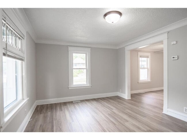 Building Photo - 938 N Cypress St