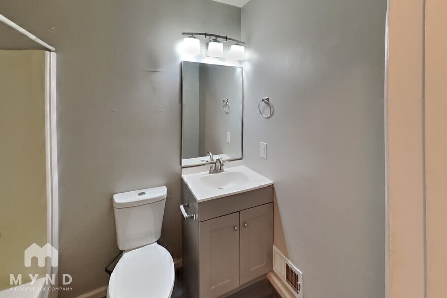 Building Photo - 2570 Rolling View Dr