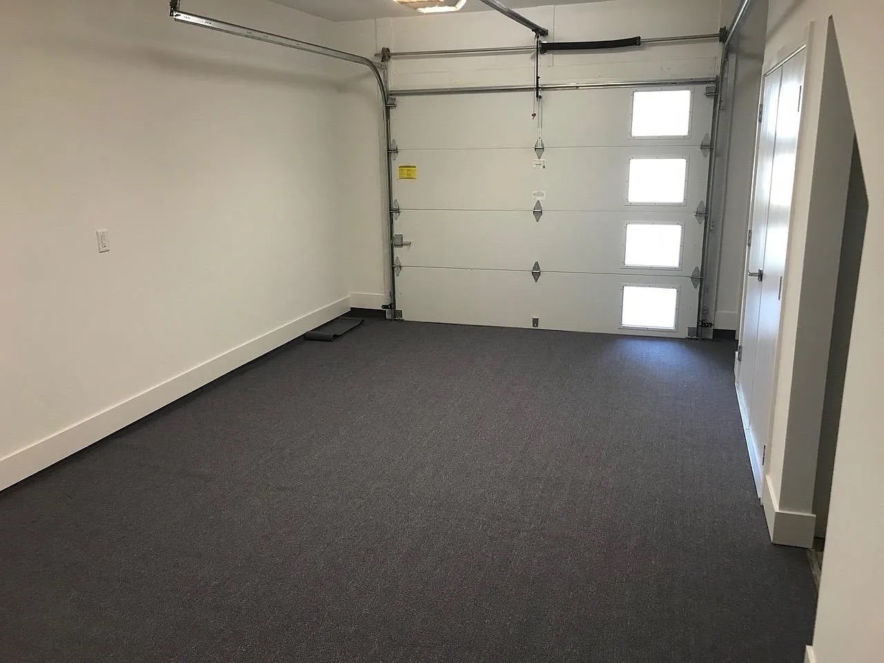 Building Photo - Room in Townhome on New Bern Ave