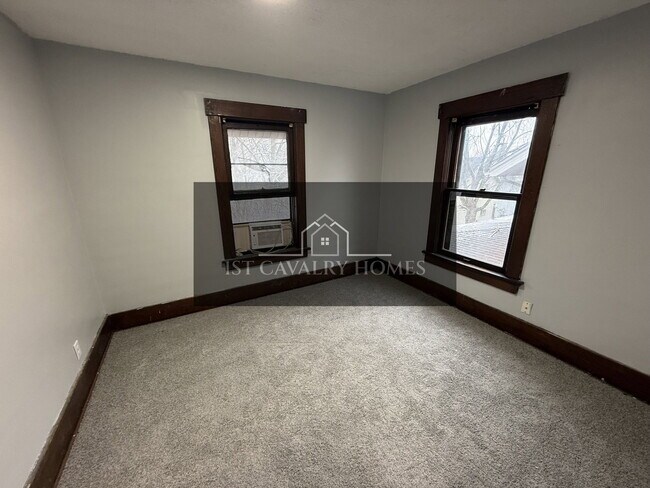 Building Photo - 242 Park Ave SW