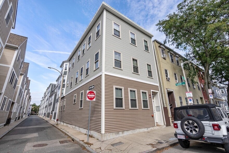 Building Photo - 236 E St