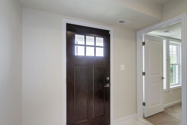 Building Photo - Gorgeous and Spacious Renovated 4br/3.5ba ...