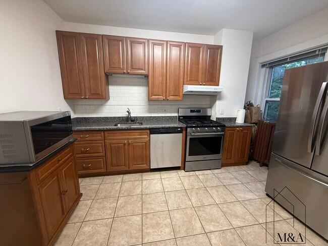 Building Photo - 43 Strathmore Rd