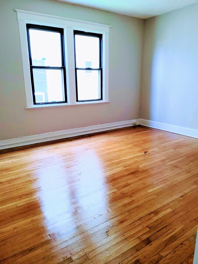 Building Photo - 2111 Park Ave