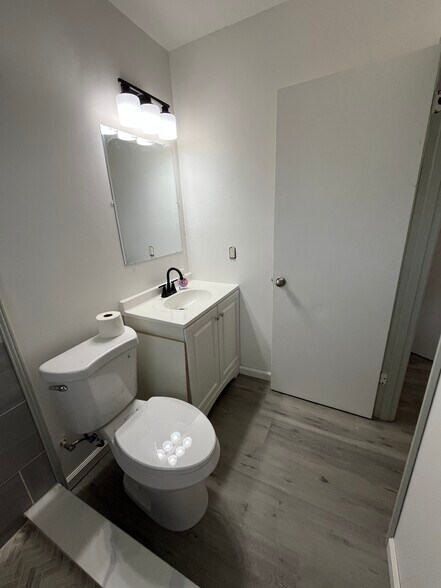 Bathroom - 618 NE 11th St