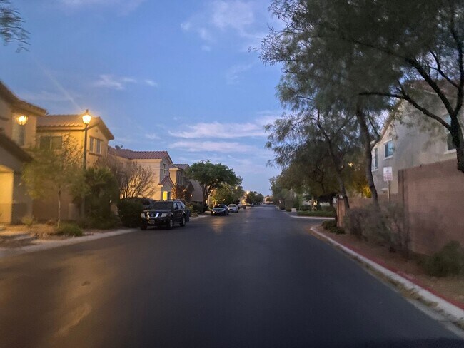 Building Photo - 3 Bedroom Single Family Home in Las Vegas