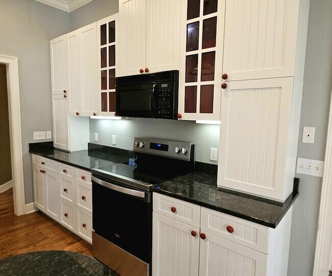 Building Photo - 366 Bellingham Dr