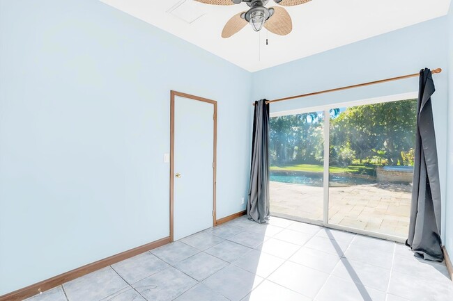 Building Photo - 916 Roberts Rd