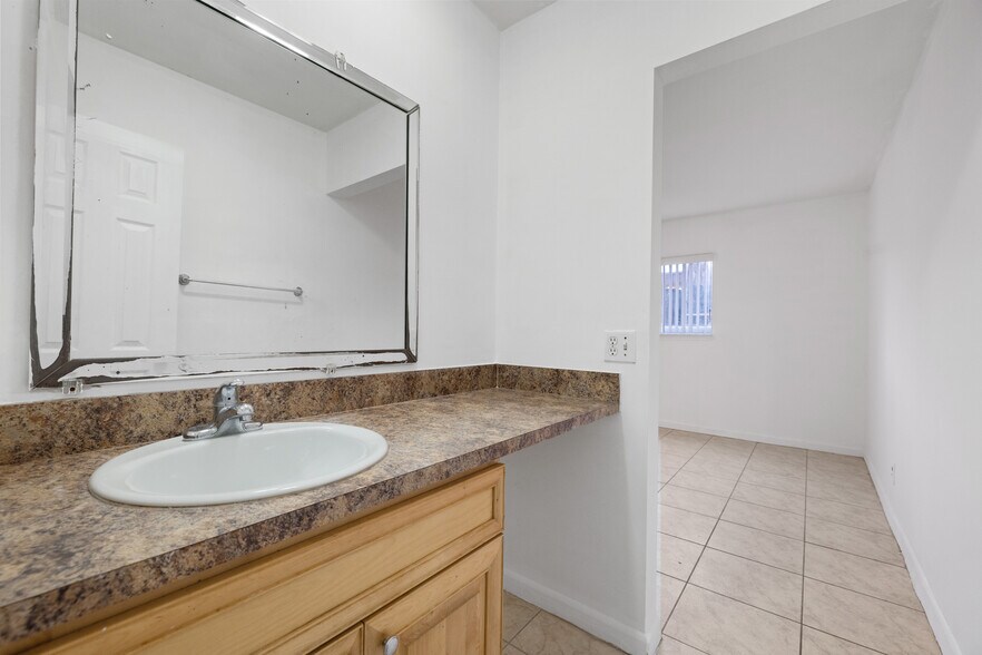 Building Photo - 2912 NW 55th Ave