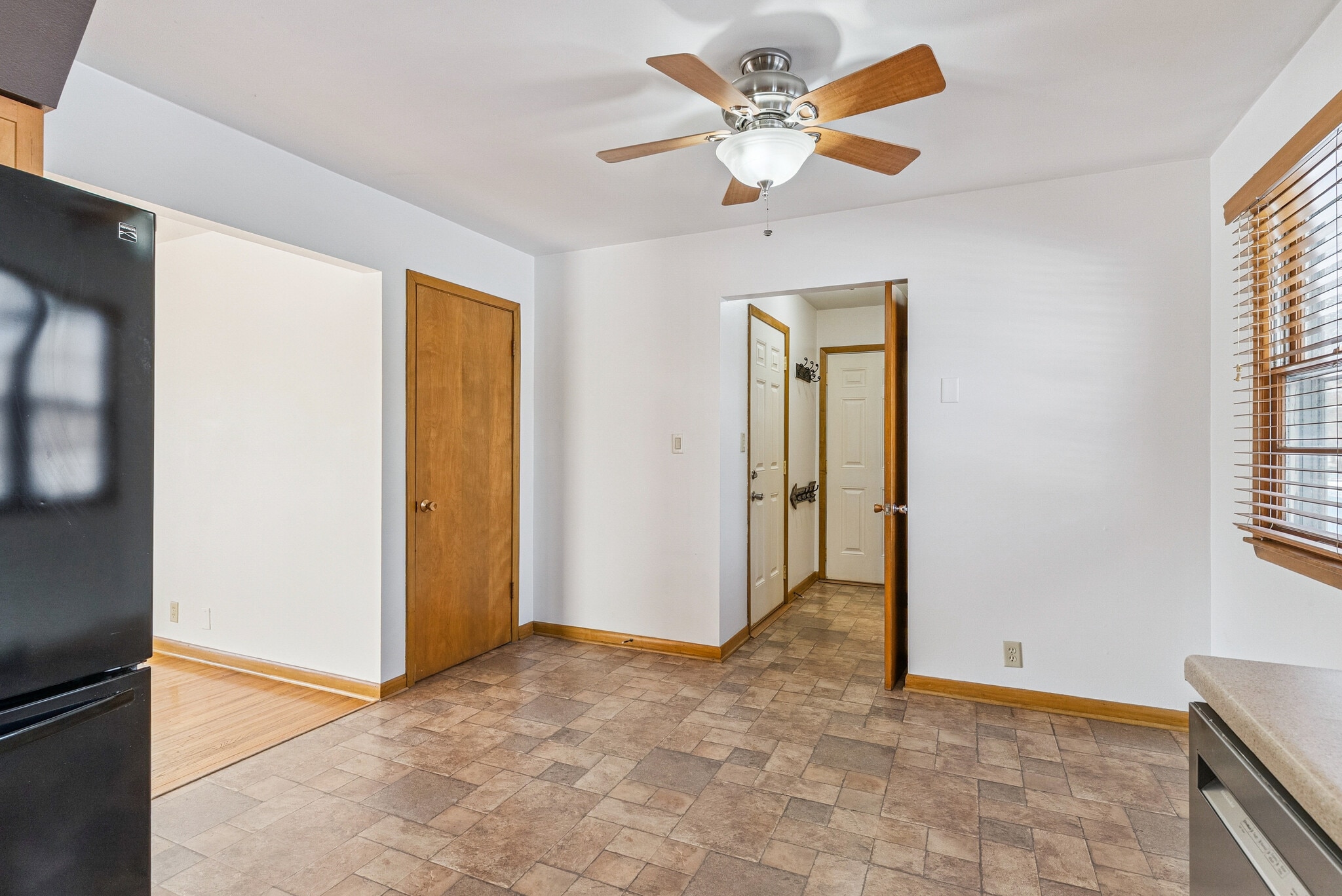 Building Photo - 3032 W 9th St