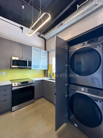 Building Photo - 811 Montana St