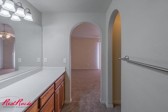 Building Photo - Fresh Carpet! Spacious 5-Bedroom Townhome