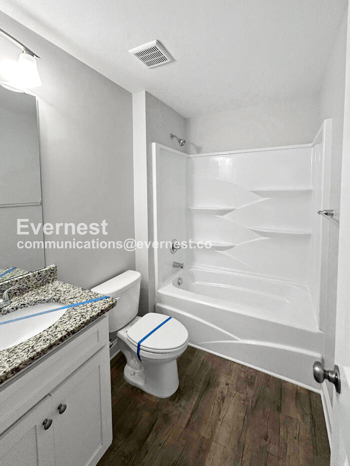 Building Photo - 509 Cook St