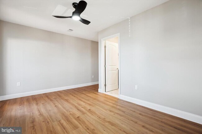 Building Photo - 329 15th St NE