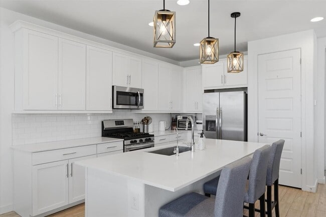 Building Photo - 5935 S Coyote Canyon