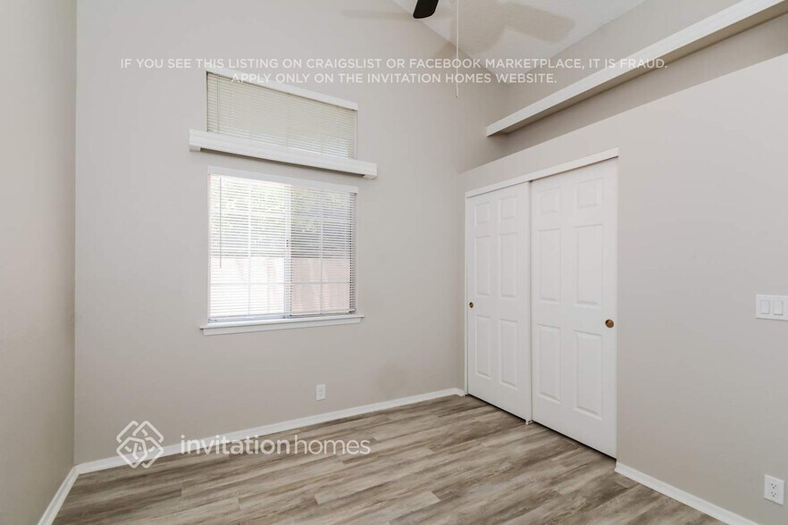 Building Photo - 5925 W Shangri La Rd