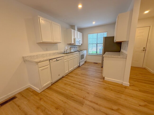 Building Photo - 4247 The Oaks Dr