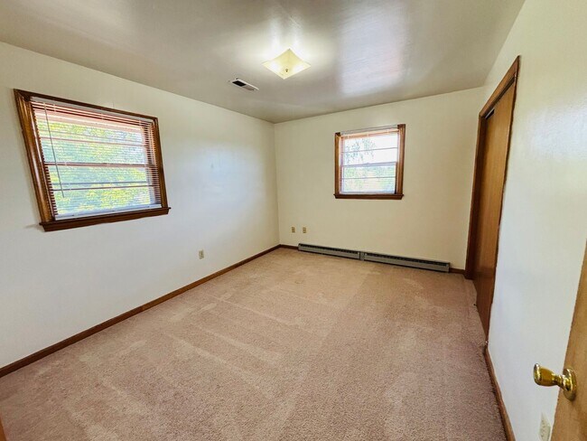 Building Photo - 515 Quesenberry St