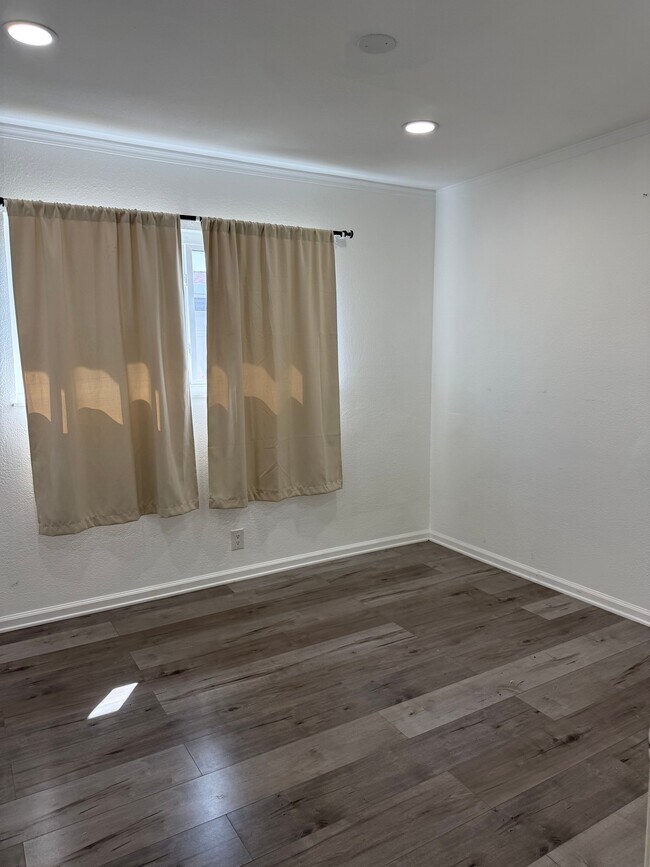 Building Photo - 9422 Krepp Dr