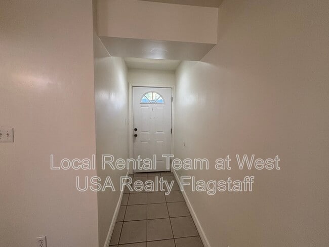 Building Photo - 3200 S Litzler Dr