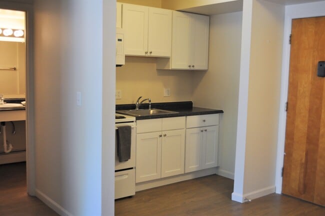 Building Photo - 409 E Kingsley St
