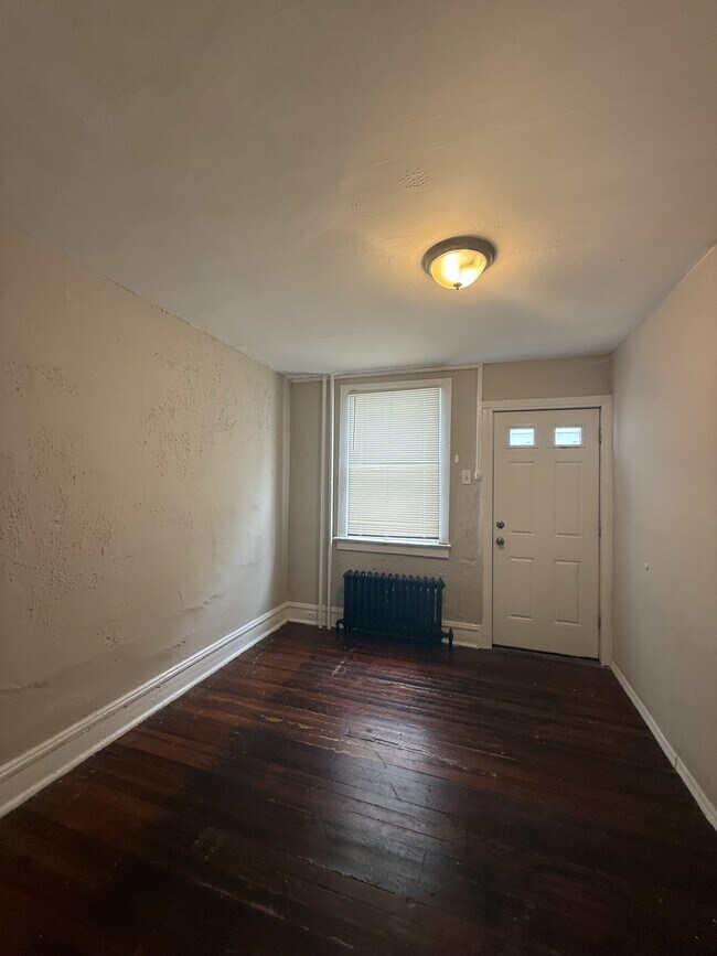 Building Photo - 272 Maple Ave