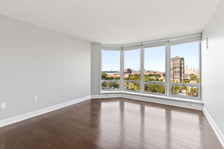 Building Photo - 250 E Harbortown Dr