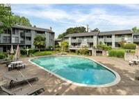 Building Photo - 1 Bedroom Condo close to Washington Square with seasonal outdoor pool and move in special!