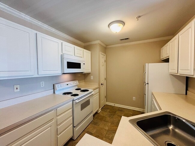 Building Photo - 209 S Knollwood Dr
