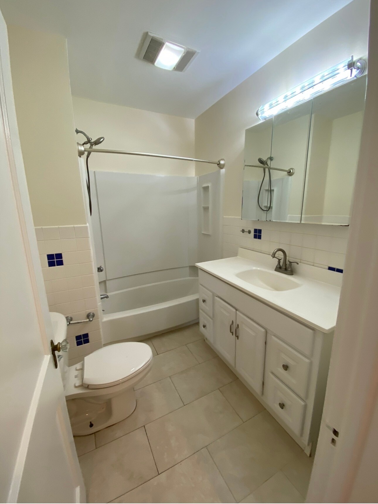 Building Photo - 56 Charles St