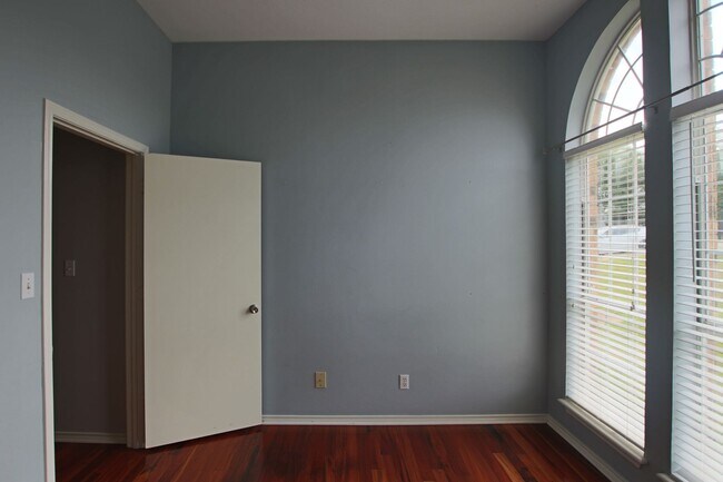 Building Photo - COMING SOON! Stunning 3 Bed 2 Bath Home in Lindale ISD!