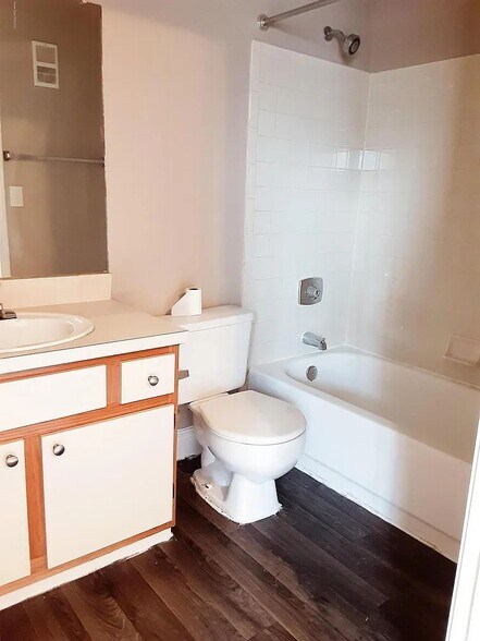 Building Photo - 7667 N Wickham Rd