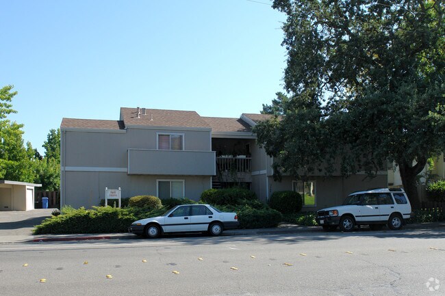 Building Photo - 2900 Yulupa Ave