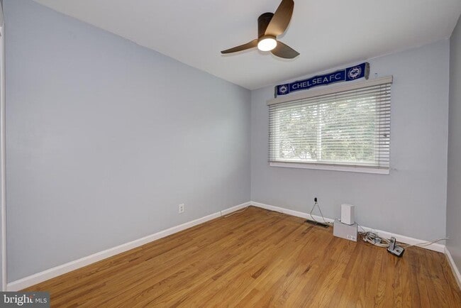 Building Photo - 1717 Country Club Dr
